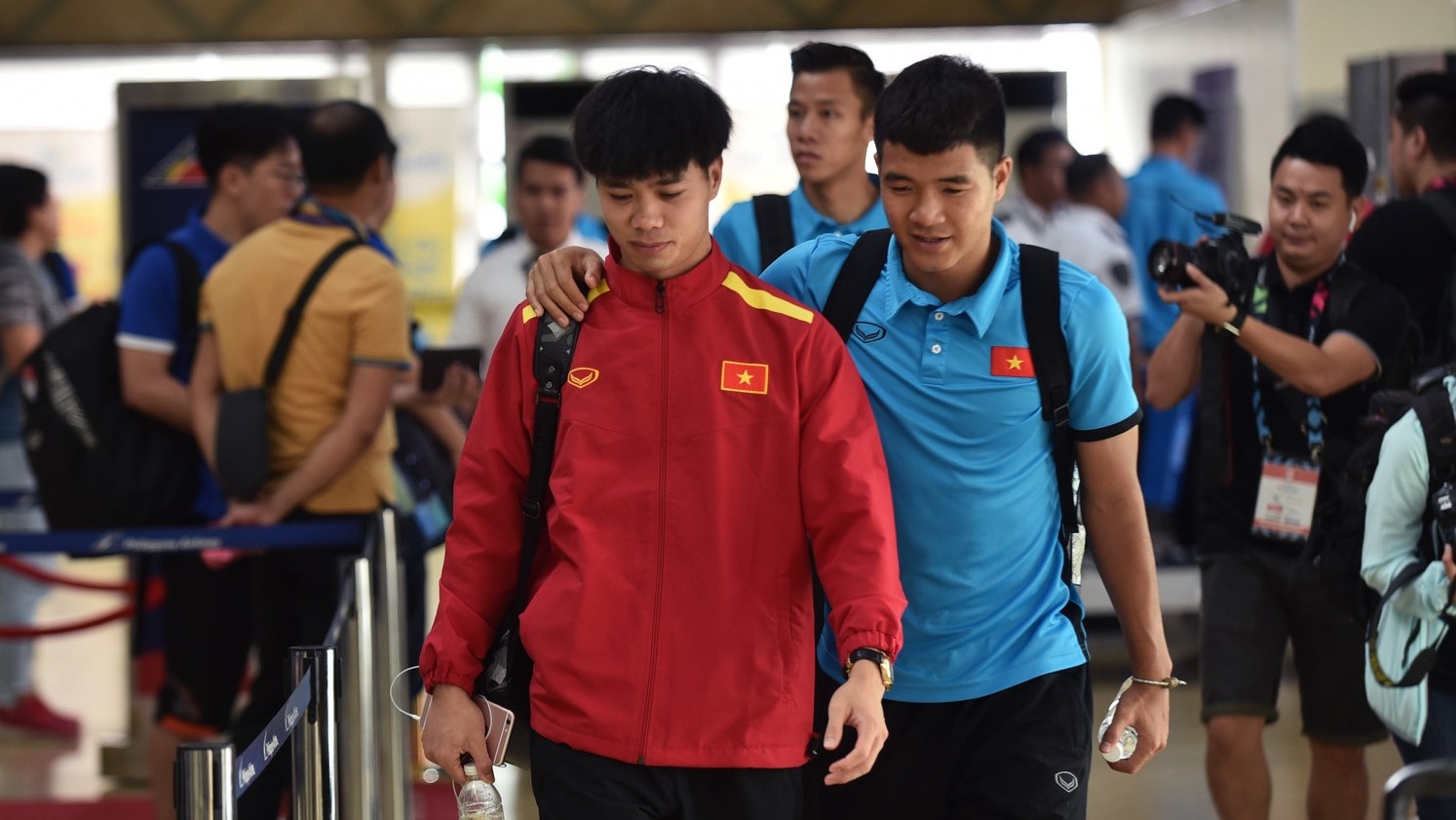 Tuyen Viet Nam ve nuoc trong su chao don cua nguoi ham mo hinh anh