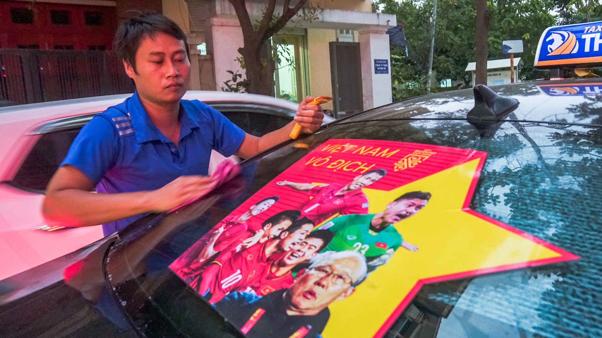 Dan decal oto mien phi co vu doi tuyen Viet Nam hinh anh