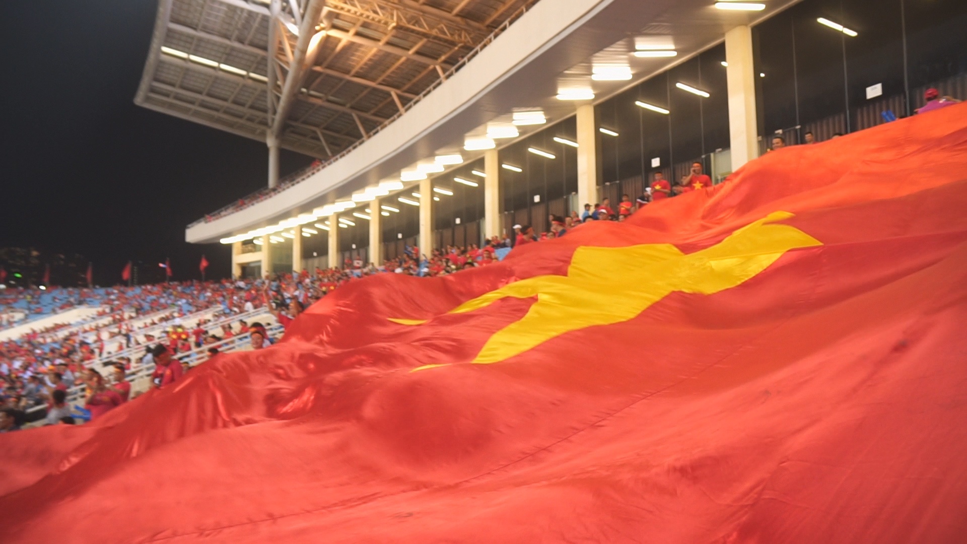 Dai ky xuat hien tren khan dai san My Dinh hinh anh