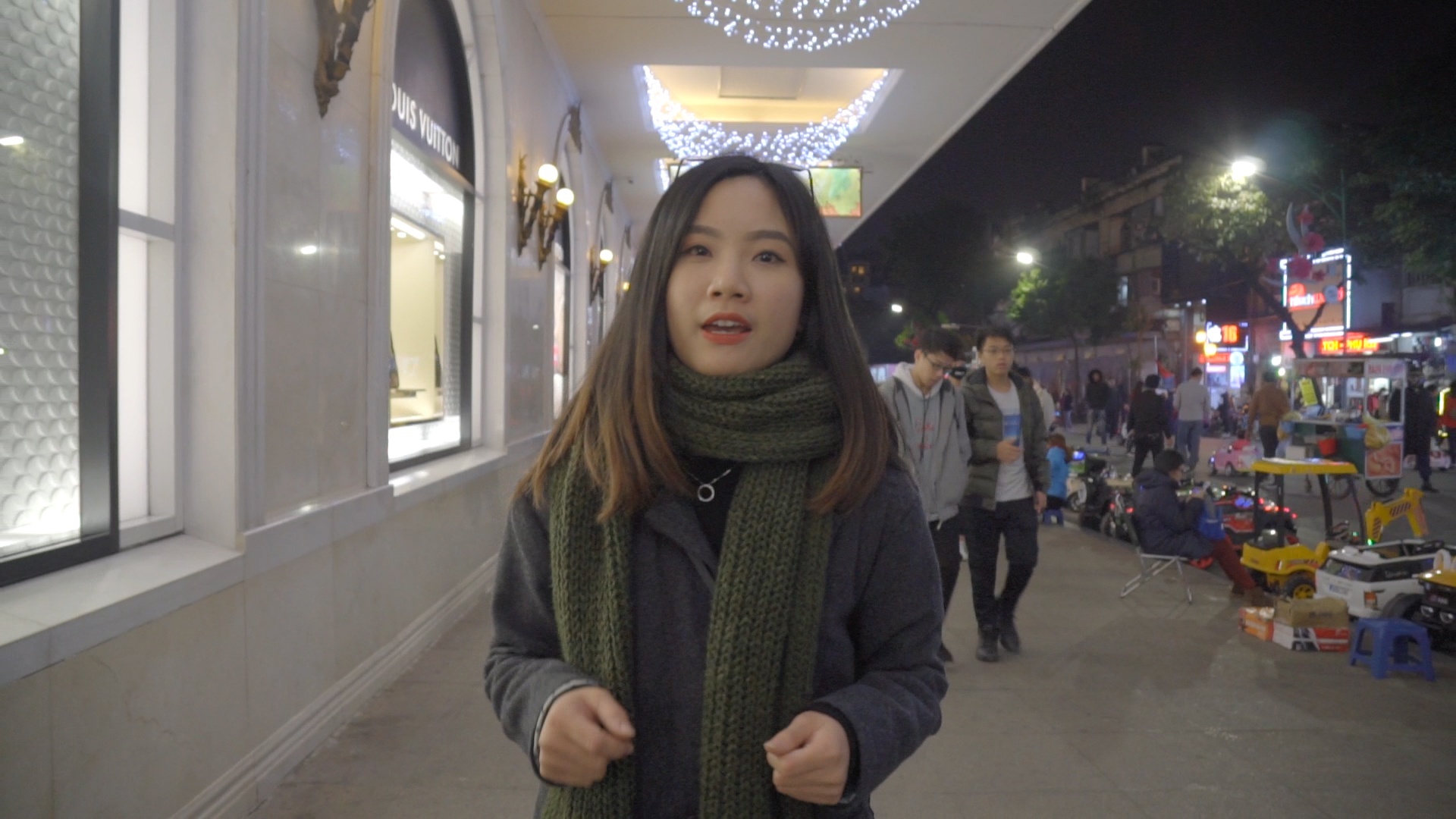 Hang nghin nguoi do ve trung tam Ha Noi don nam moi hinh anh