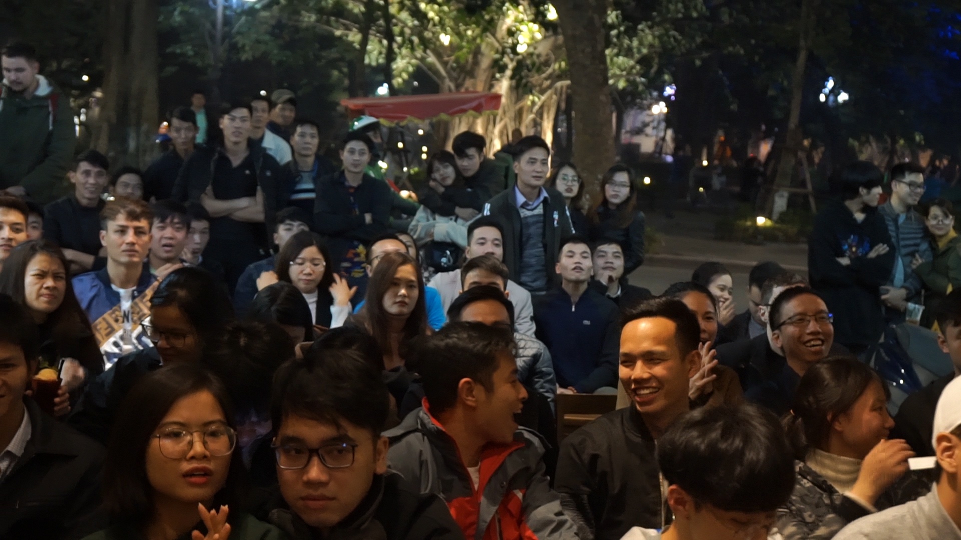 CDV Viet vui suong khi trong tai dung VAR huy ban thang cua Nhat Ban hinh anh