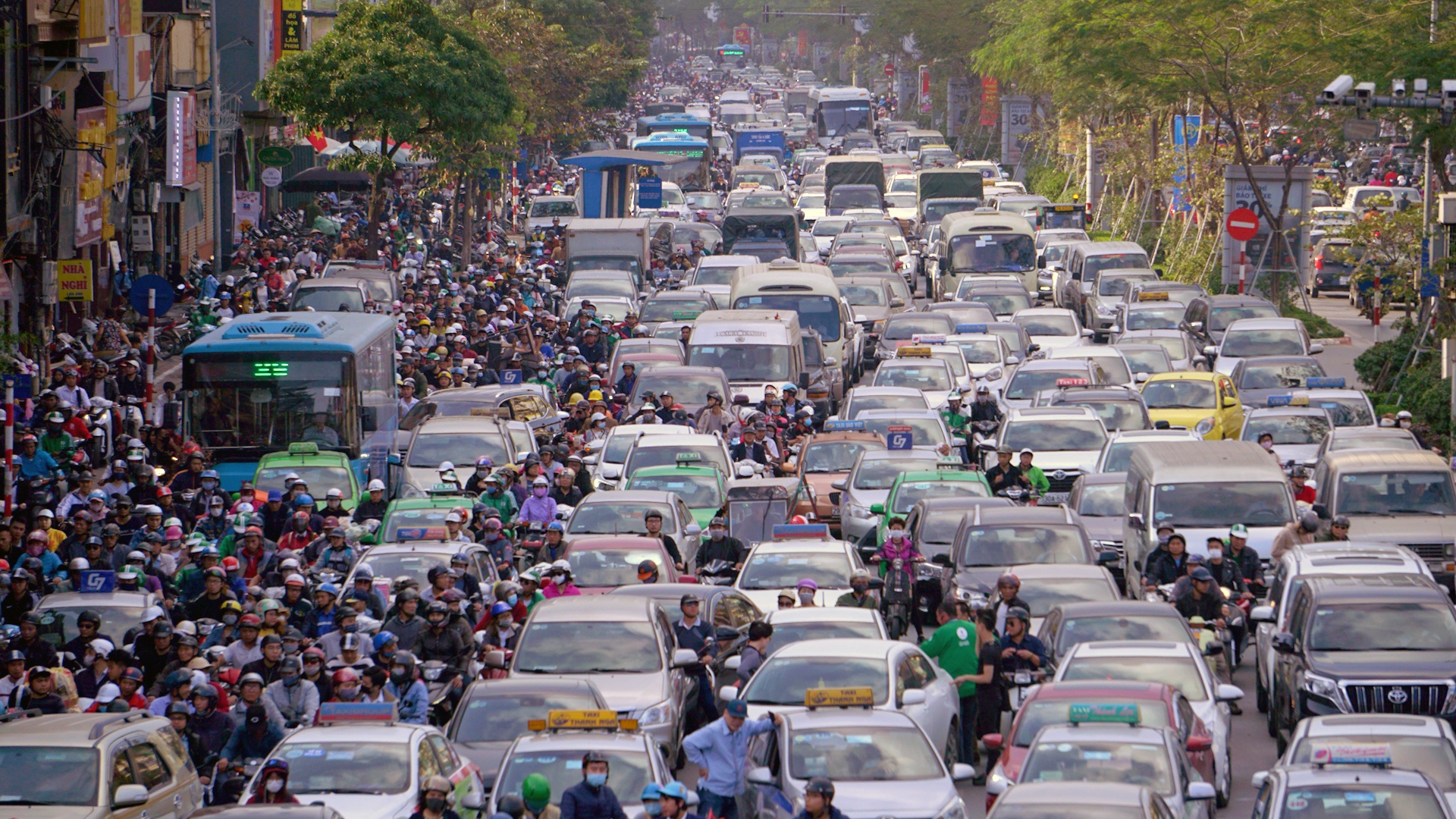 Giao thong Ha Noi hon loan nhung ngay giap Tet hinh anh