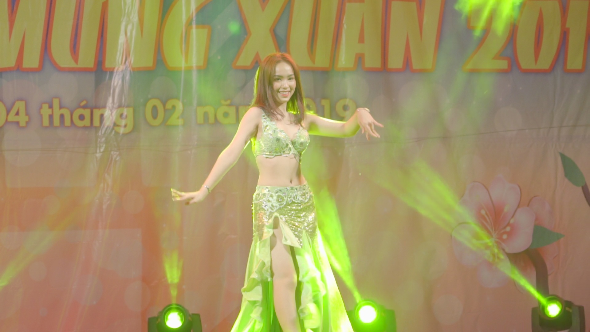 Khong khi soi dong truoc khi ban phao hoa tai Ha Noi hinh anh