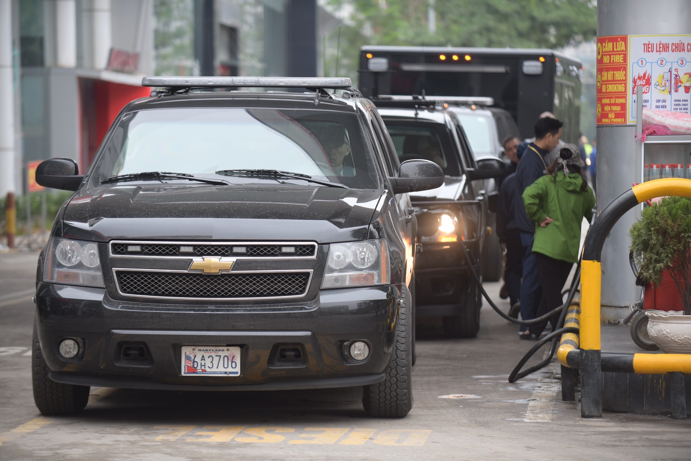 Xe 'Quai thu' nap 47 lit xang A95 ngay khi toi Ha Noi hinh anh