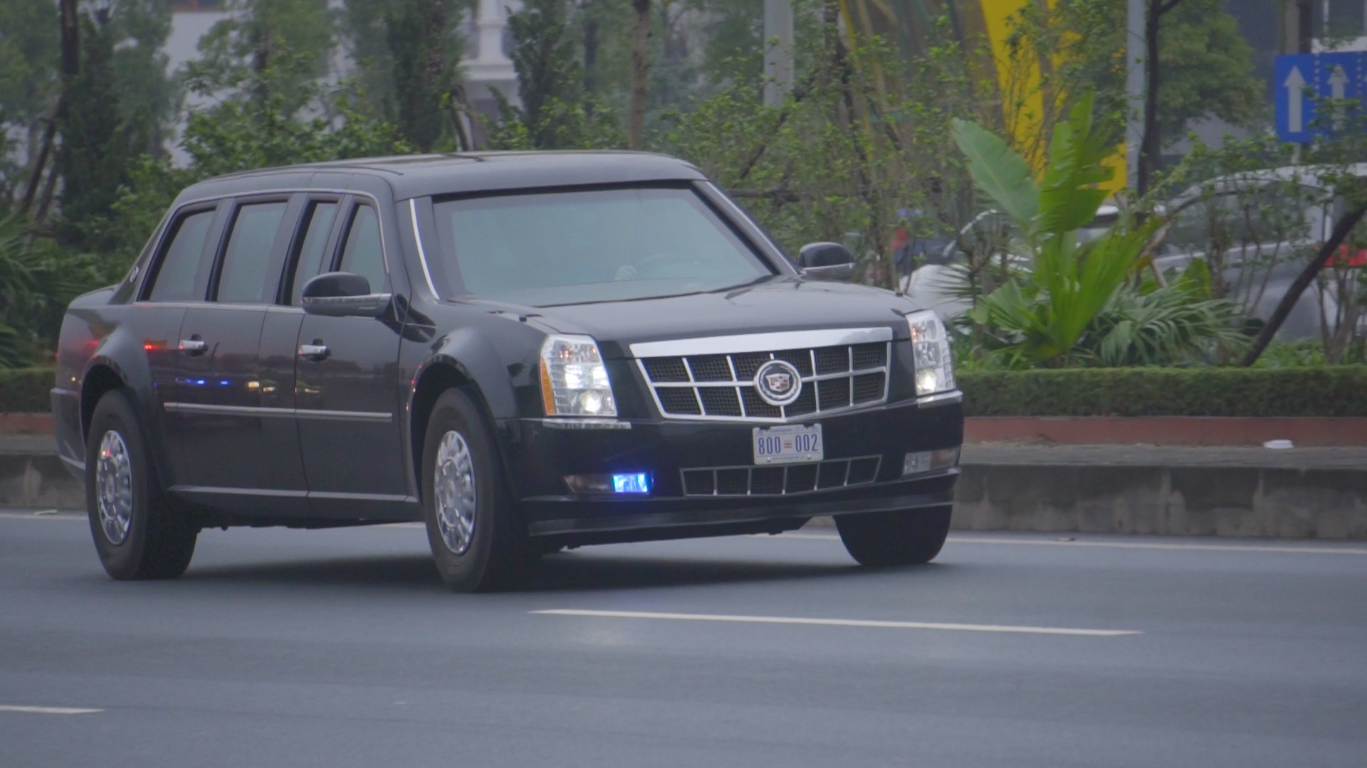 'Quai thu' cua TT Trump lan banh tren duong pho Ha Noi hinh anh