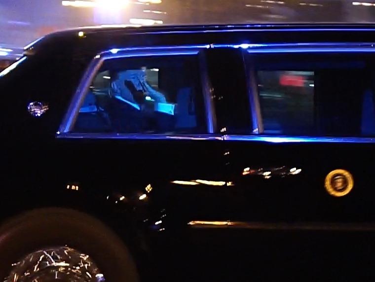 Tong thong Trump vay tay chao nguoi dan Viet Nam hinh anh