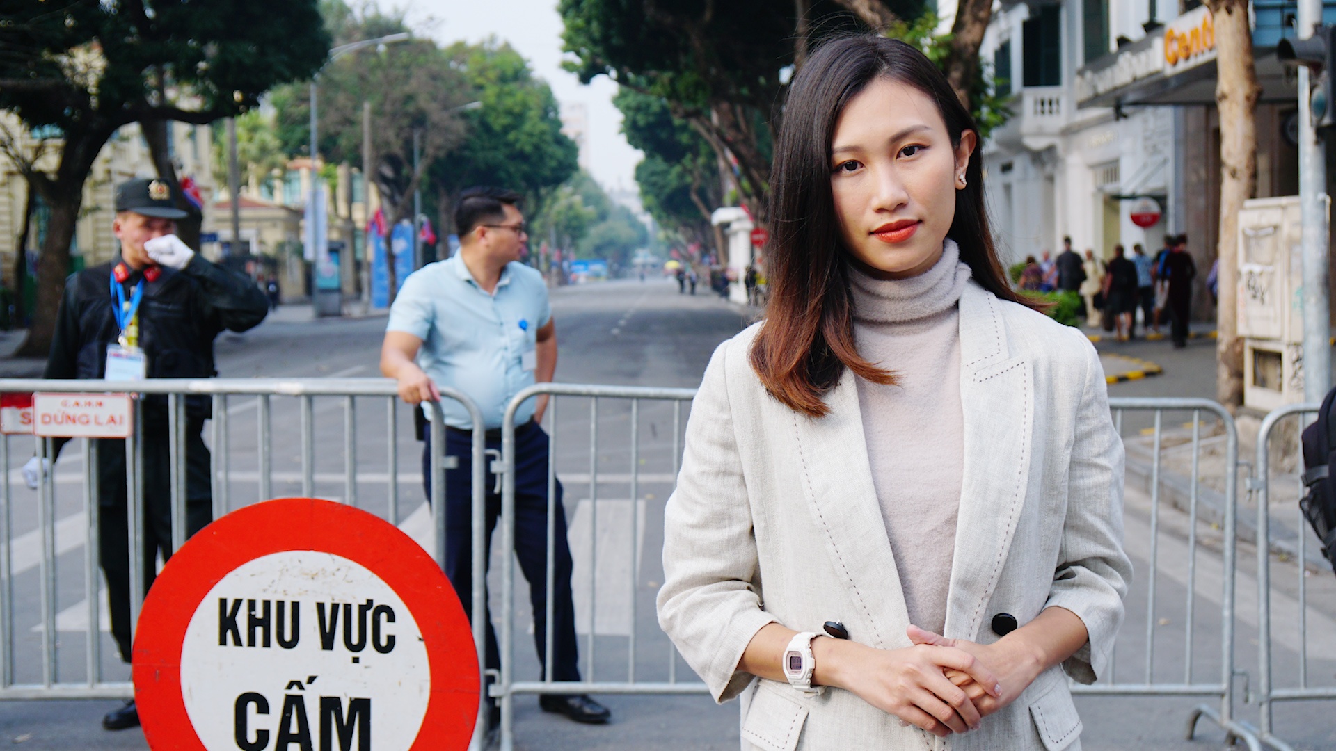 Nguoi dan cho nhieu gio de thay hai ong Trump va Kim Jong Un hinh anh