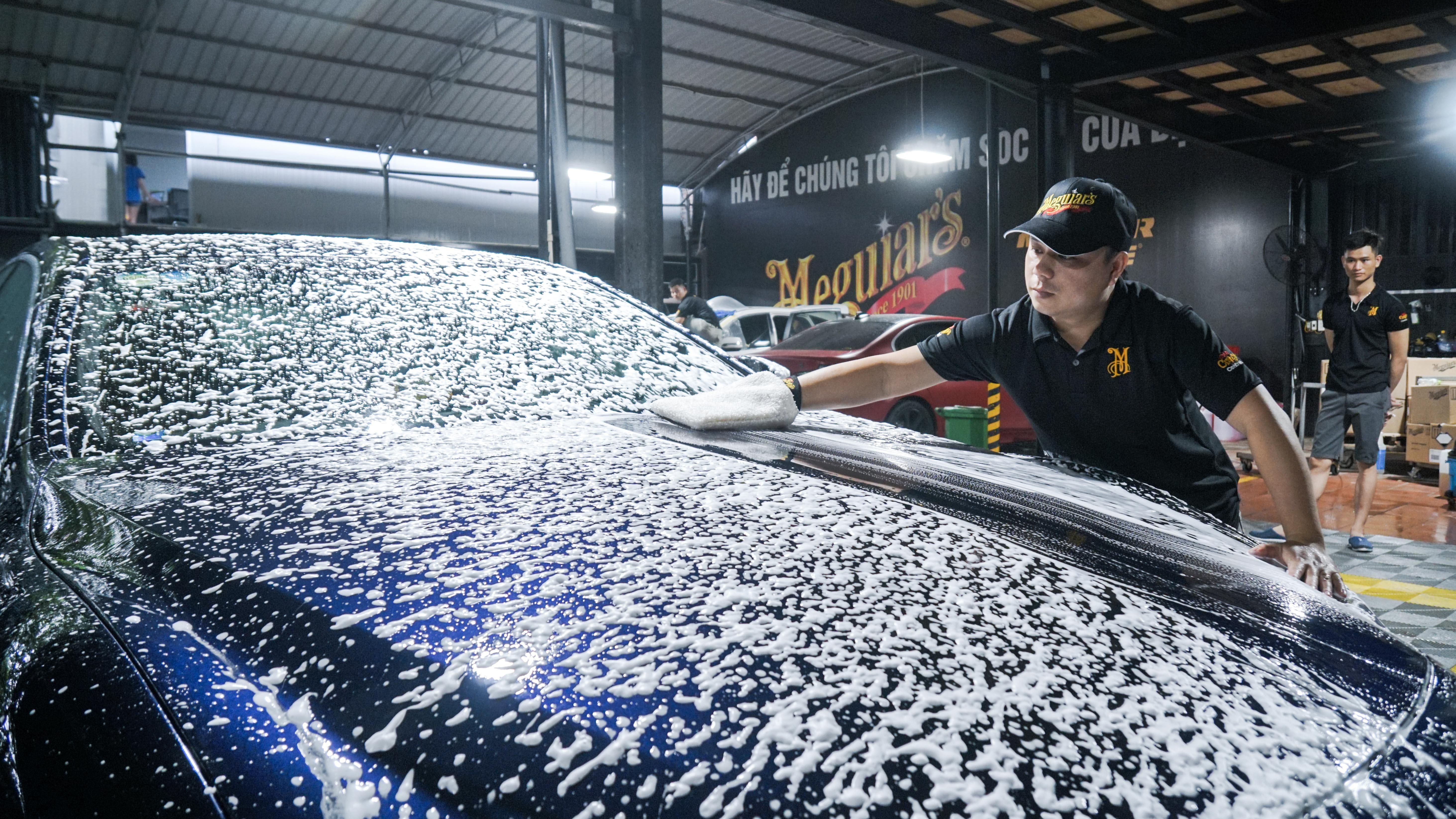 Gara rua oto sieu sach, moi ngay chi nhan 5 xe sang hinh anh