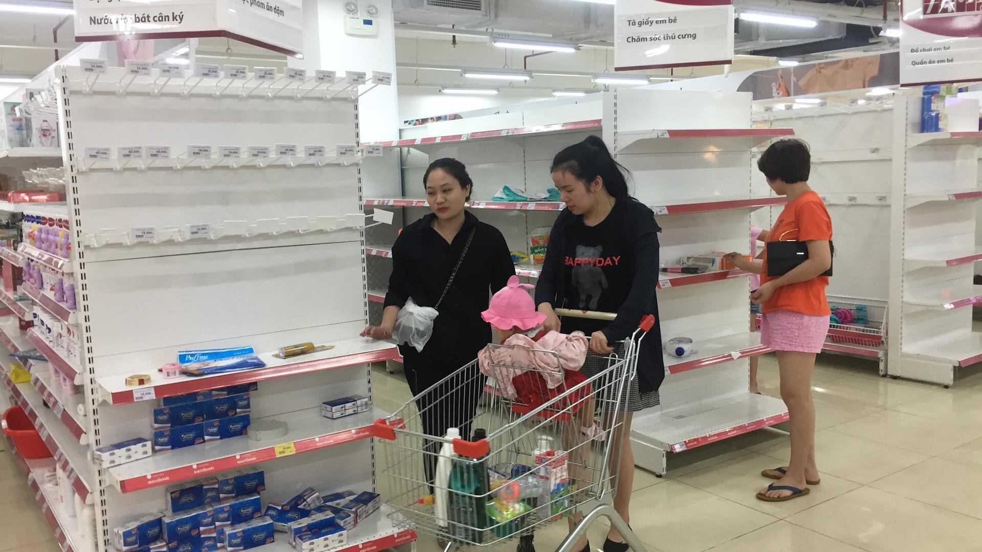 Auchan xa hang, khach noi 'mua vi tam ly dam dong' hinh anh