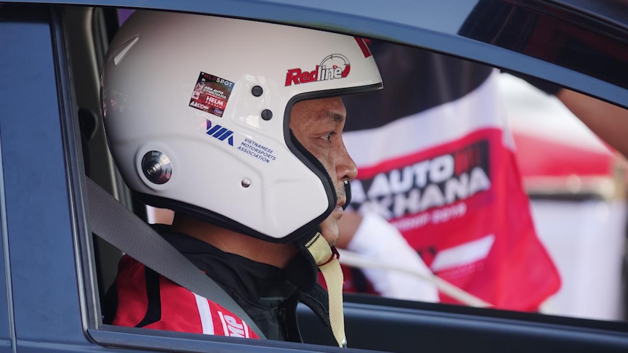 Doi dua VN chi vuot qua vong so loai Auto Gymkhana chau A hinh anh