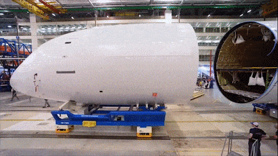 Can canh qua trinh lap rap, phun son Boeing 787-10 hinh anh