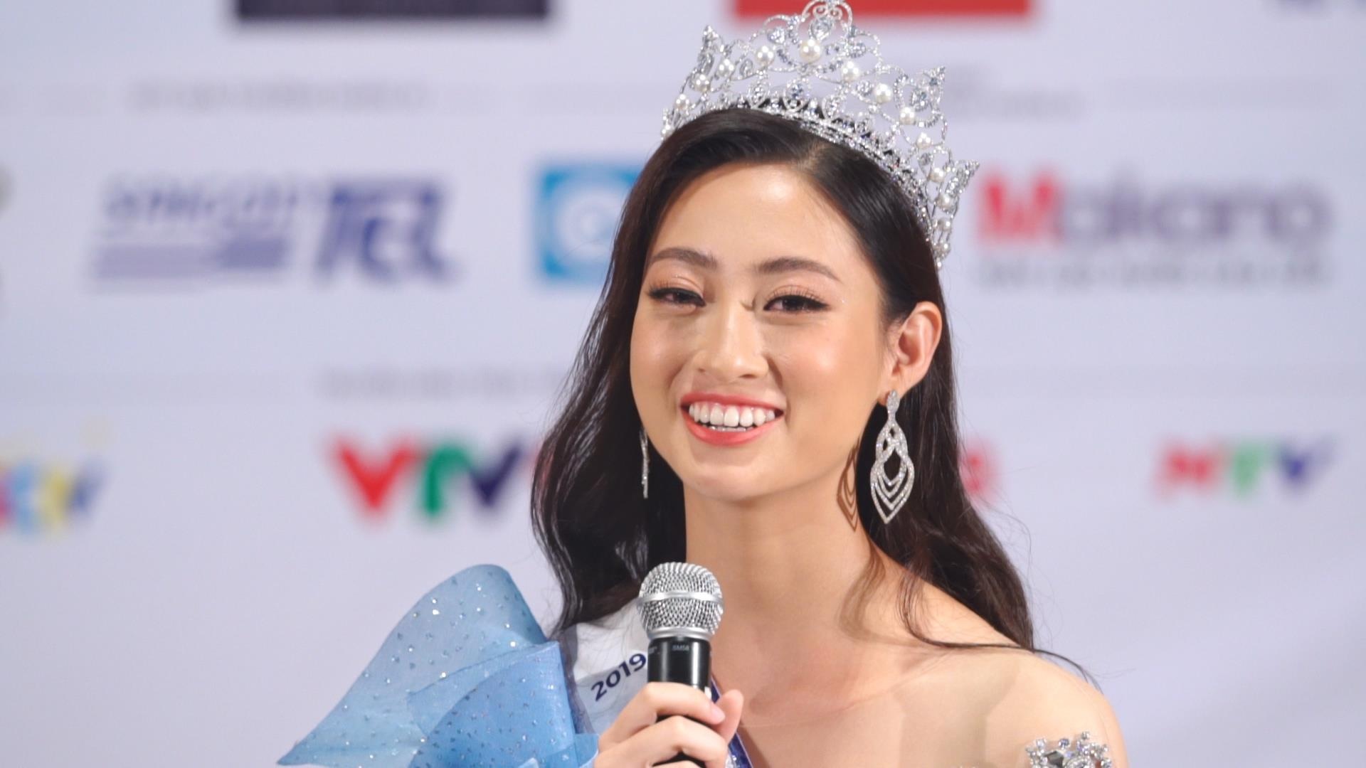 BGK Miss World Vietnam cam thay bi xuc pham truoc tin don mua giai hinh anh