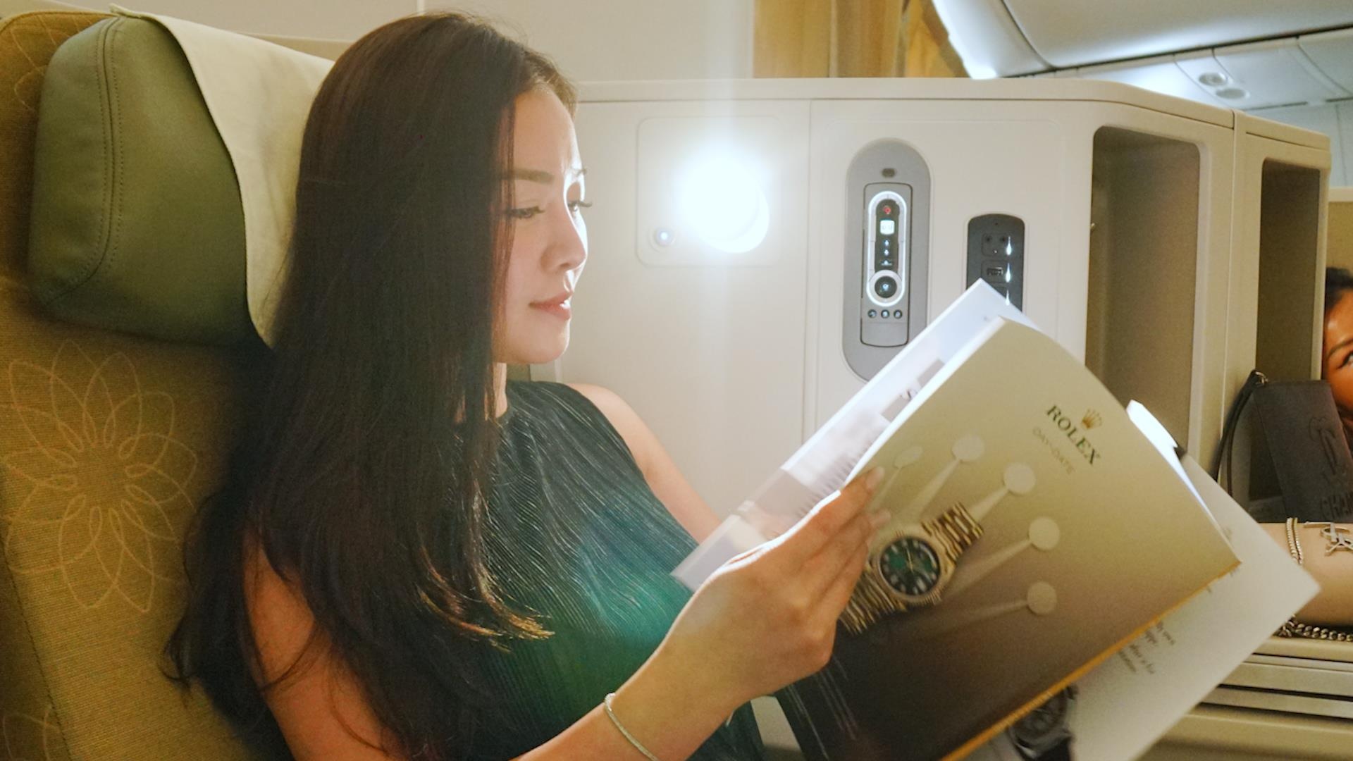 Trai nghiem tren may bay lon nhat Viet Nam co gi khac biet? hinh anh