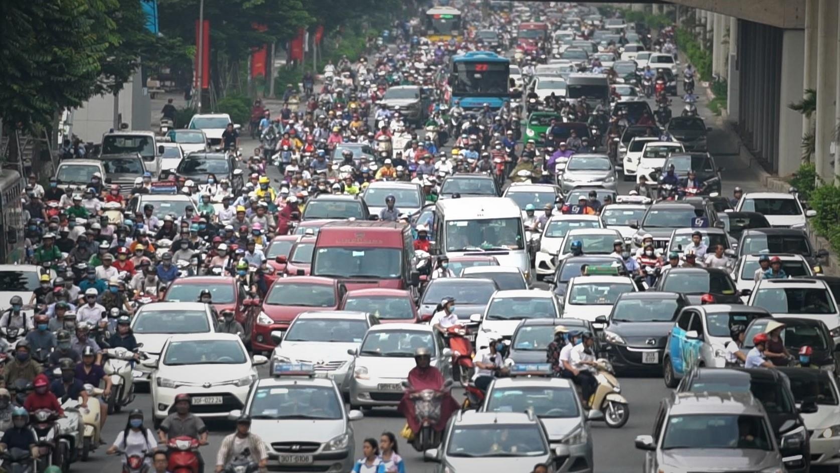 Nhieu tuyen duong Ha Noi ket cung sau ky nghi le 2/9 hinh anh