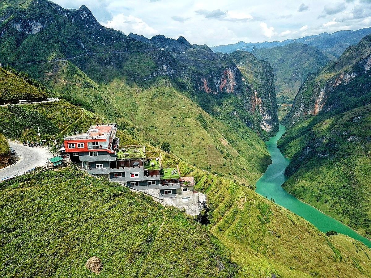Ben trong khach san Panorama tren deo Ma Pi Leng hinh anh