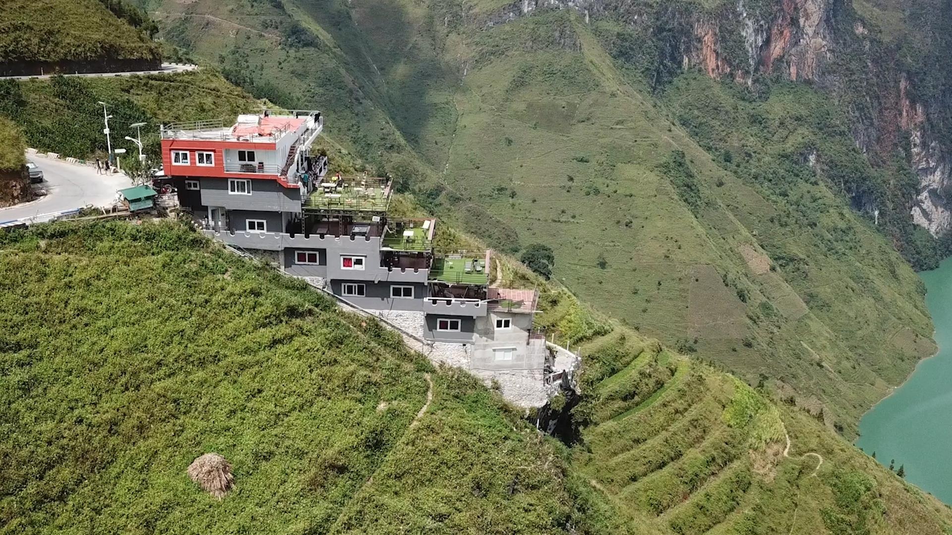 Du khach phan doi vi tri xay nha nghi Ma Pi Leng Panorama hinh anh