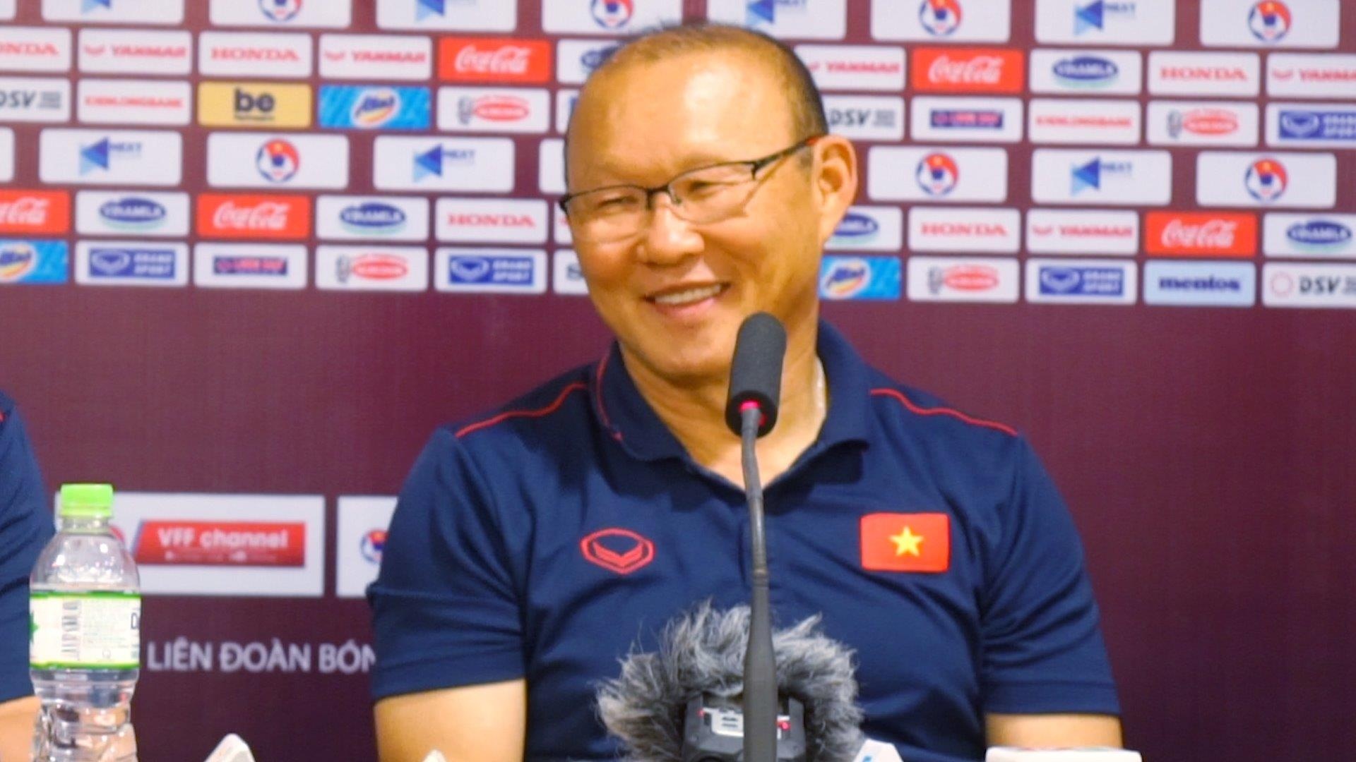 Truc tiep hop bao sau tran dau Viet Nam - UAE hinh anh