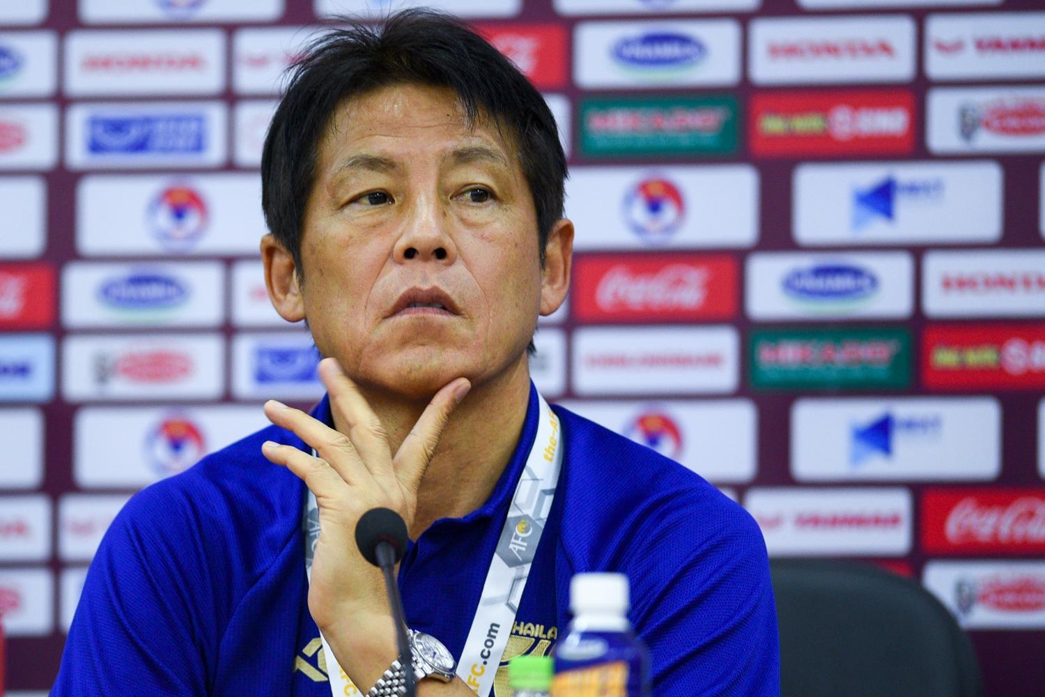 HLV Nishino: 'Toi chiu ap luc lon khi gap tuyen Viet Nam' hinh anh