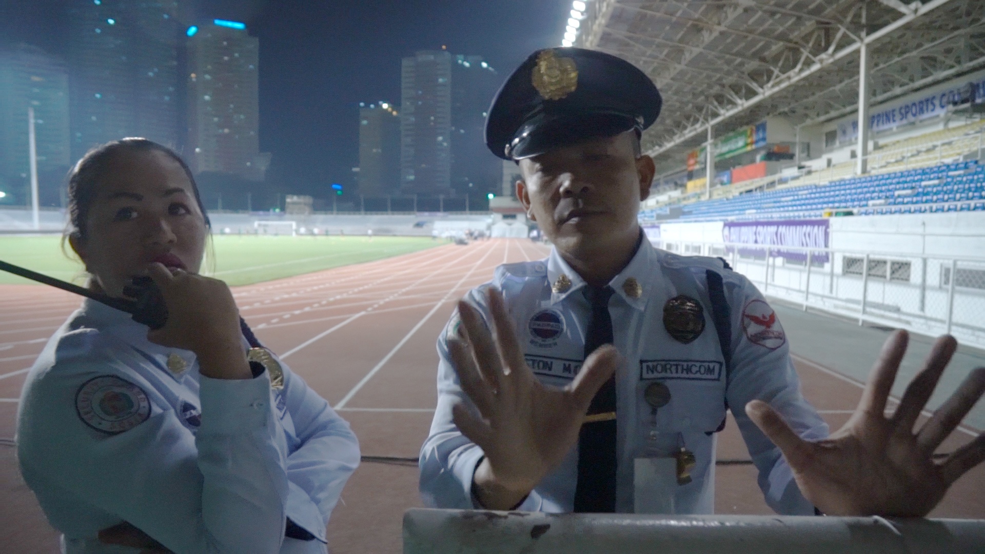 U22 Indonesia ngan can phong vien Viet Nam tac nghiep buoi tap hinh anh