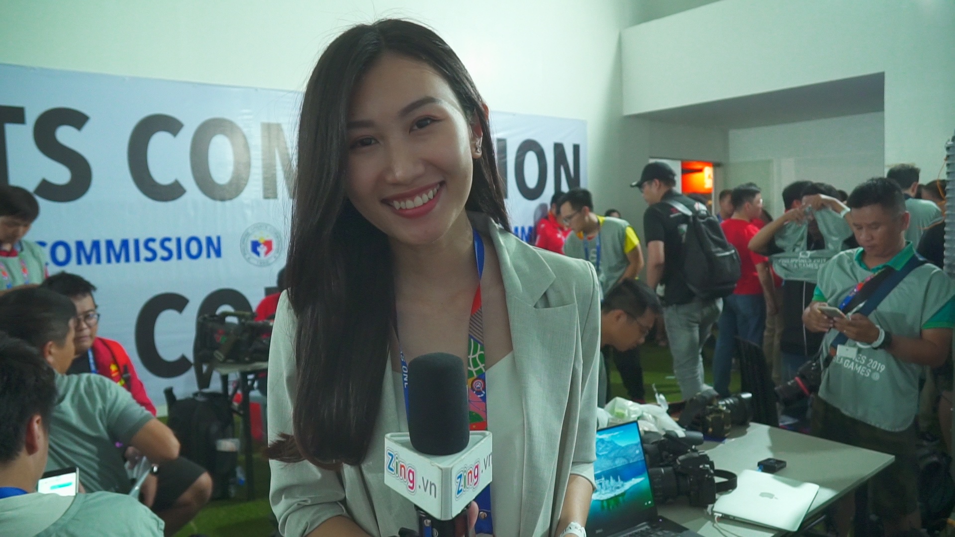 Phong vien Viet Nam ap dao ve so luong truoc tran chung ket hinh anh