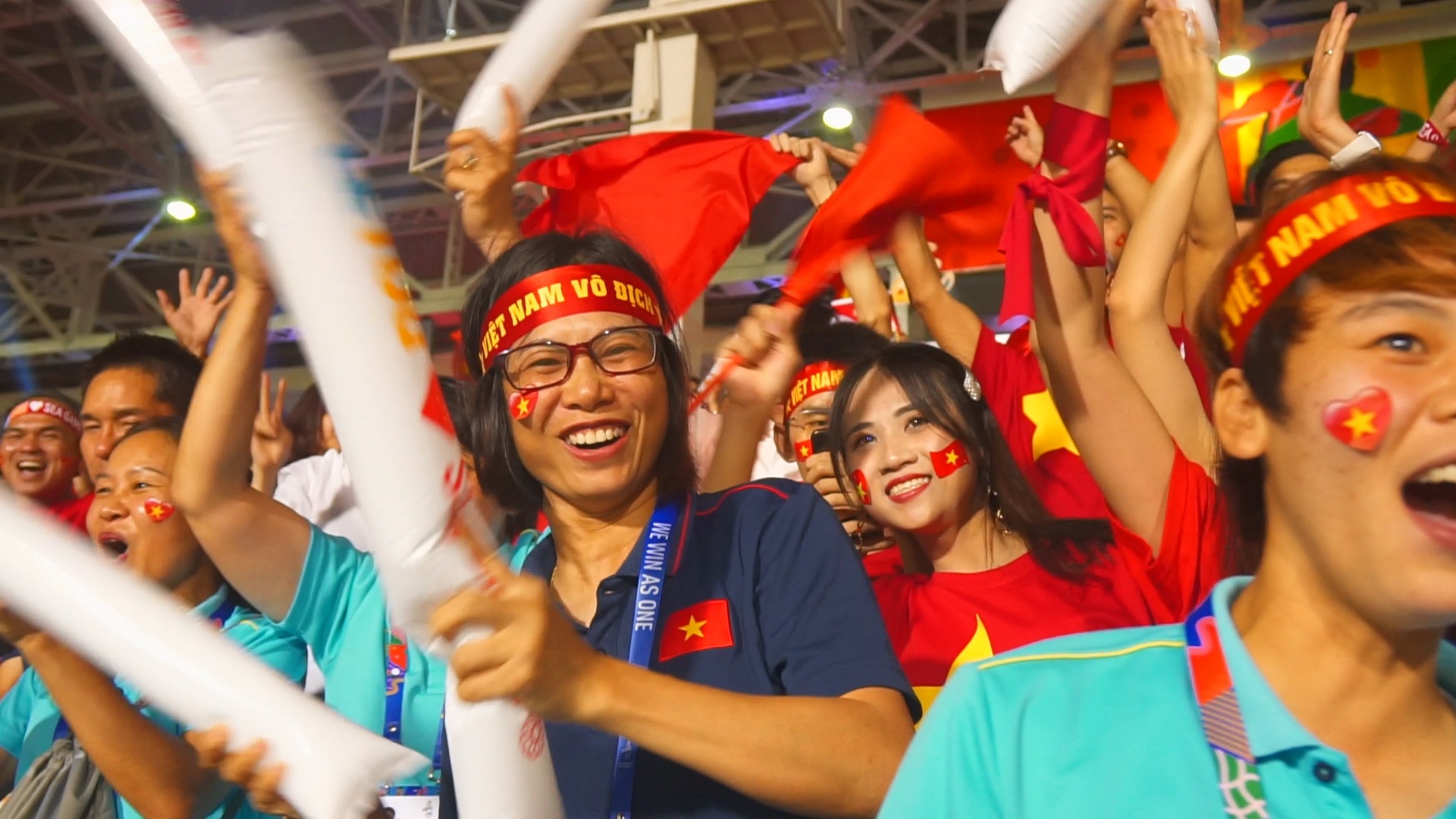 Co dong vien Viet Nam vo oa sau ban thang cua Van Hau hinh anh