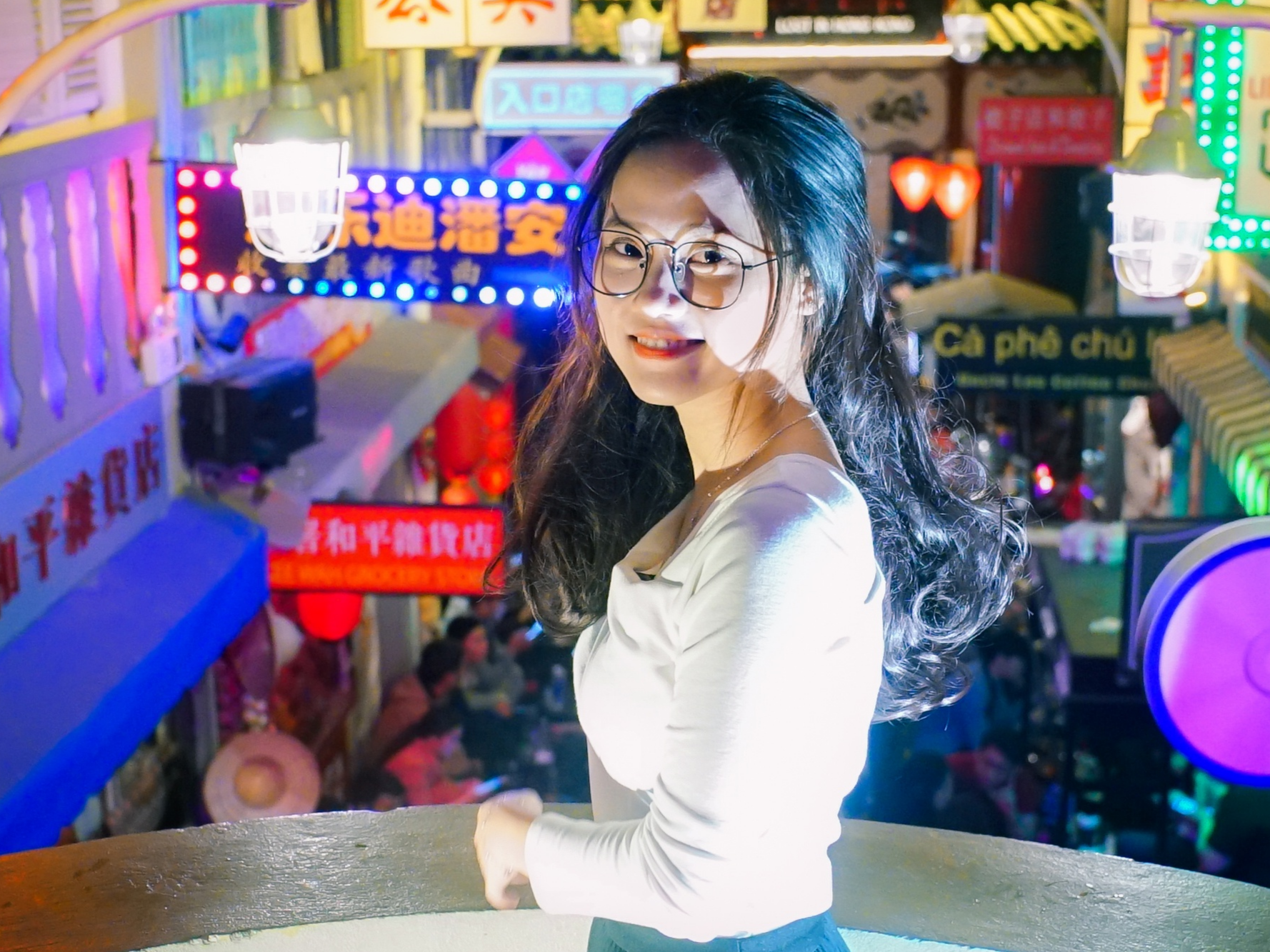 Lac loi trong khong gian dam chat Hong Kong giua long Ha Noi hinh anh