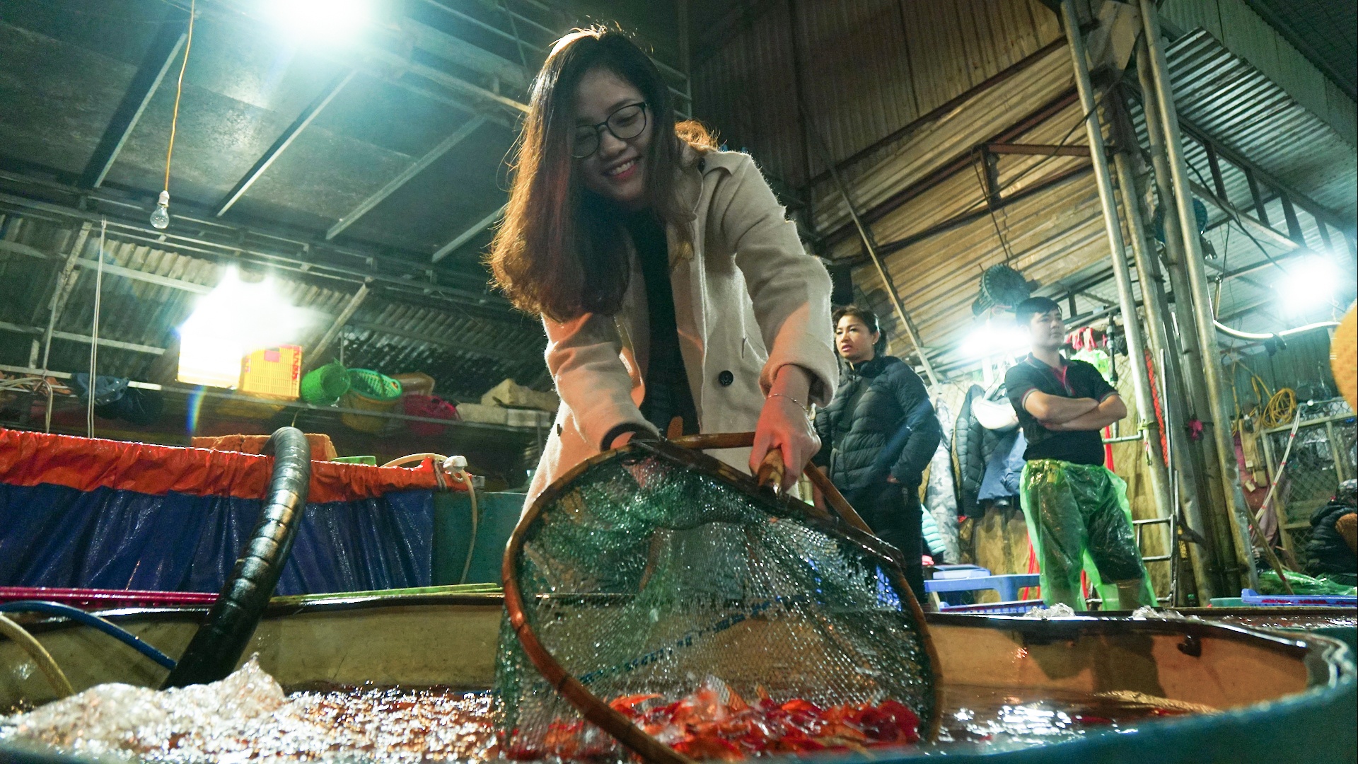 Ca chep cung ong Cong ong Tao tang gia do tieu thuong so lo hinh anh