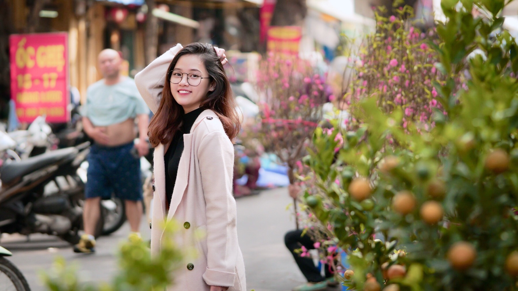 Chup anh don Tet o cho hoa moi nam chi hop 1 lan giua khu pho co hinh anh