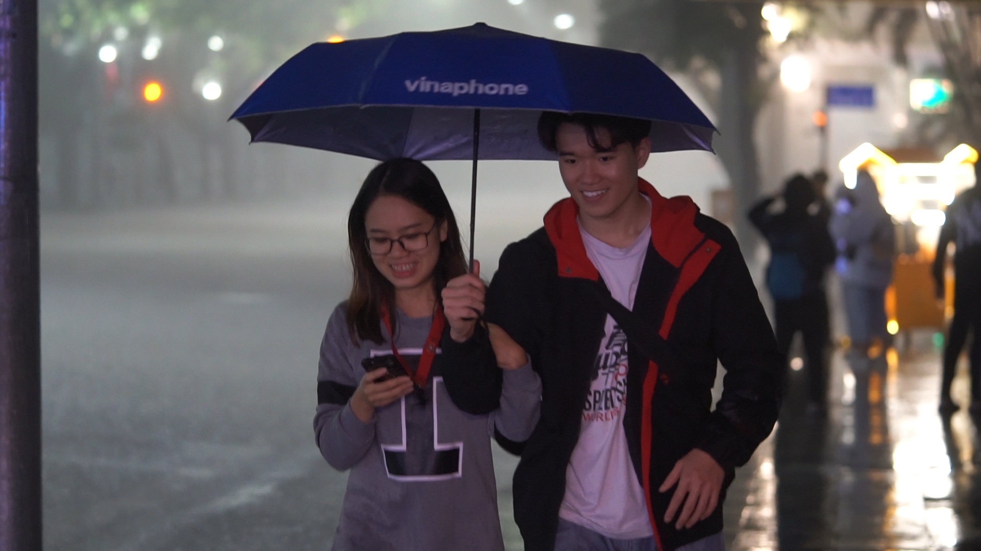 Ho Guom vang hoe truoc gio ban phao hoa hinh anh