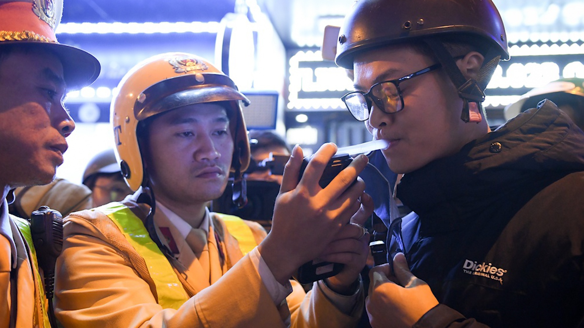 Co the nhiem virus corona qua may do nong do con? hinh anh