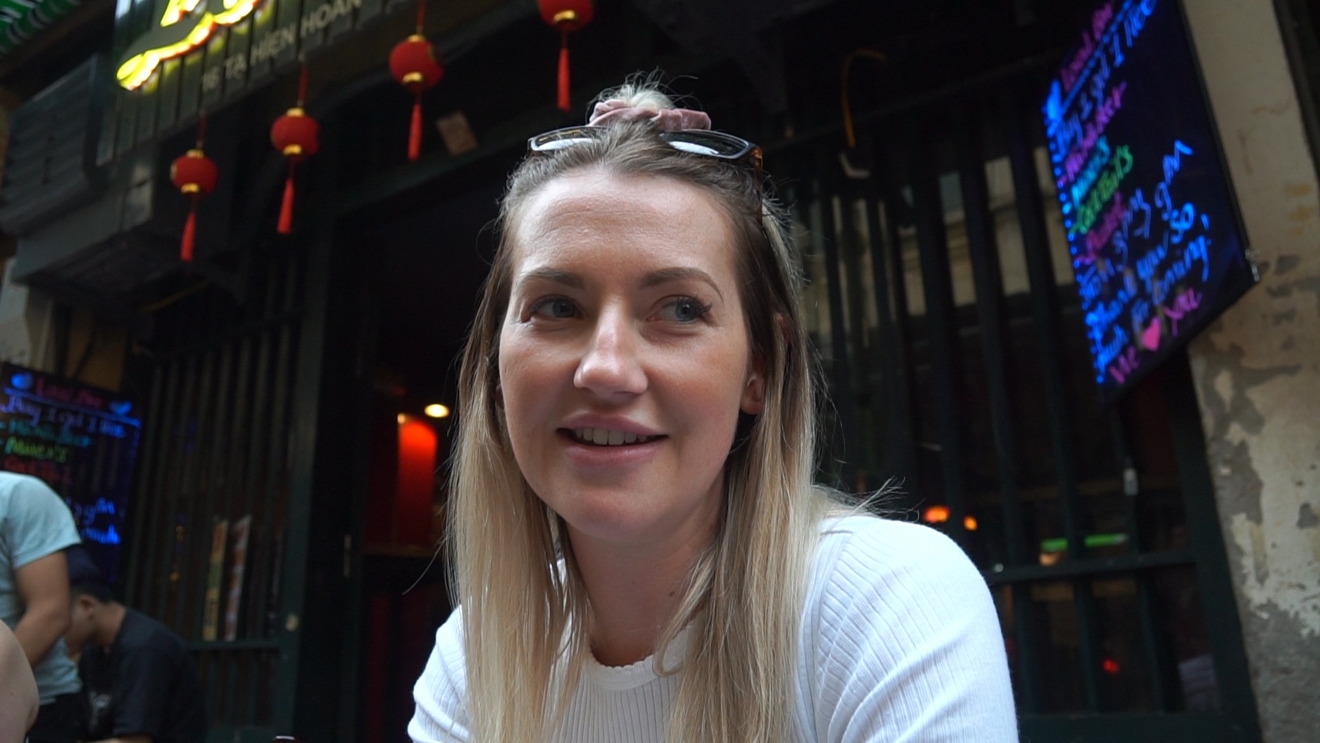 Khach Tay: 'Chung toi thay Ha Noi rat an toan' hinh anh