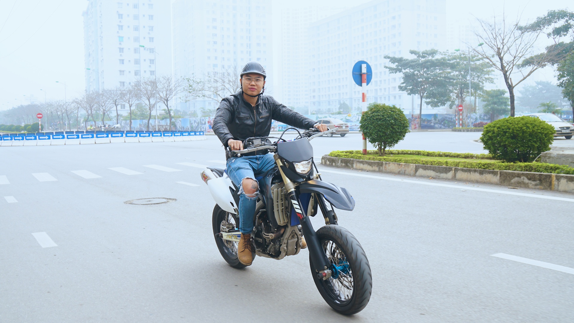 Cao cao chuyen nghiep Yamaha WR250F se the nao neu chay tren pho? hinh anh
