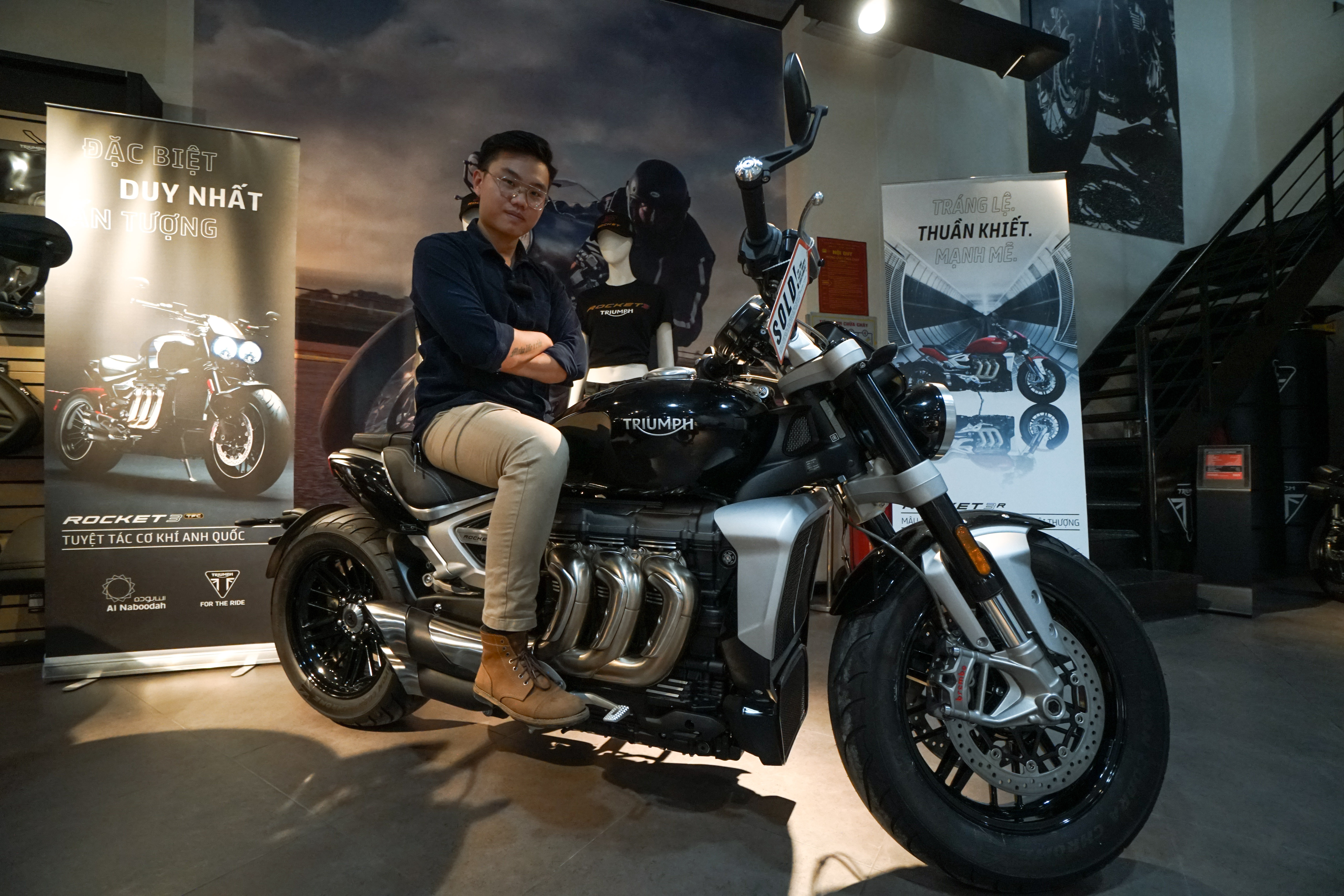 Ngoi thu Triumph Rocket 3 gia gan 900 trieu moi ra mat tai VN hinh anh