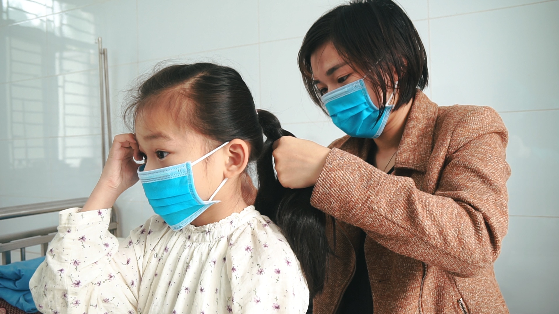 Ben trong khu cach ly 56 truong hop F1 cua Ha Noi hinh anh