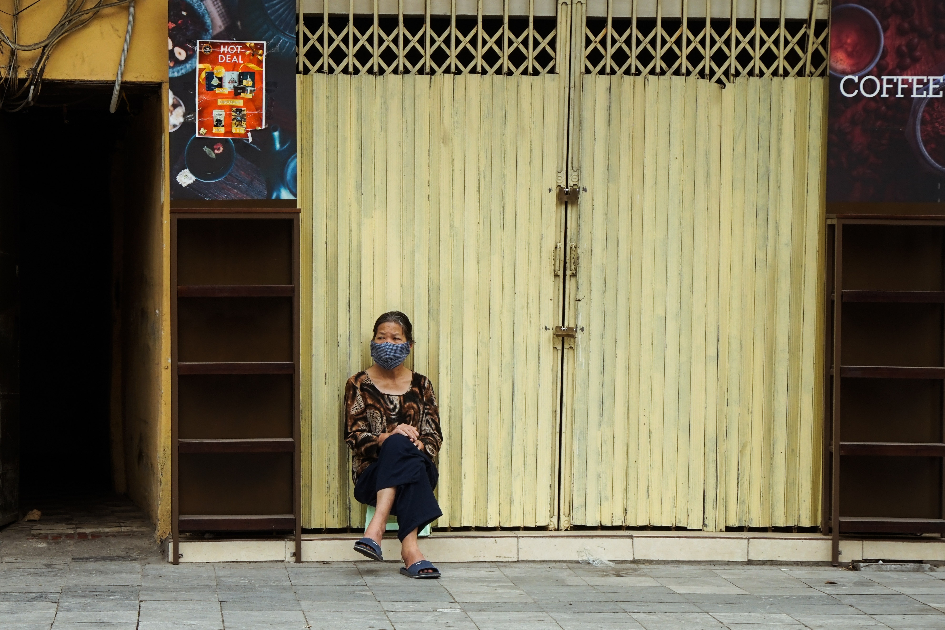 Cua hang, co so kinh doanh o Ha Noi dong loat dong cua hinh anh