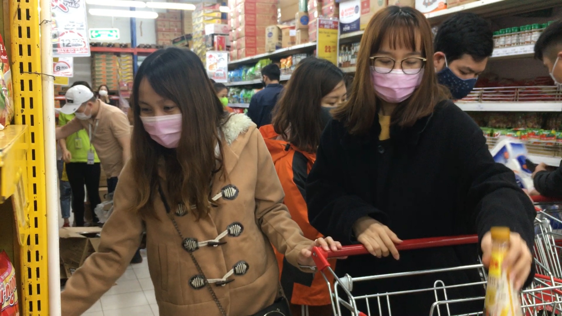 Nguoi dan Ha Noi: 'Do an khong thieu, khong phai mua tich tru' hinh anh