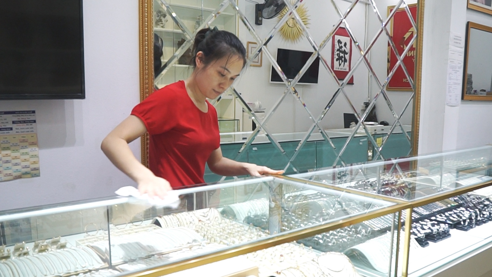 Tieu thuong ruc rich chuan bi, doi mo ban tro lai hinh anh