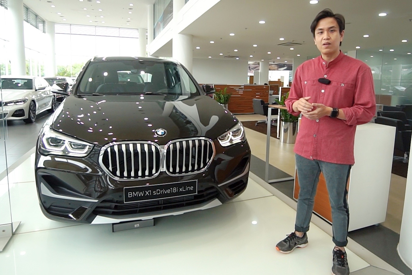 Danh gia nhanh BMW X1 2020 tai VN - doi thu cua Mercedes GLC 200 hinh anh