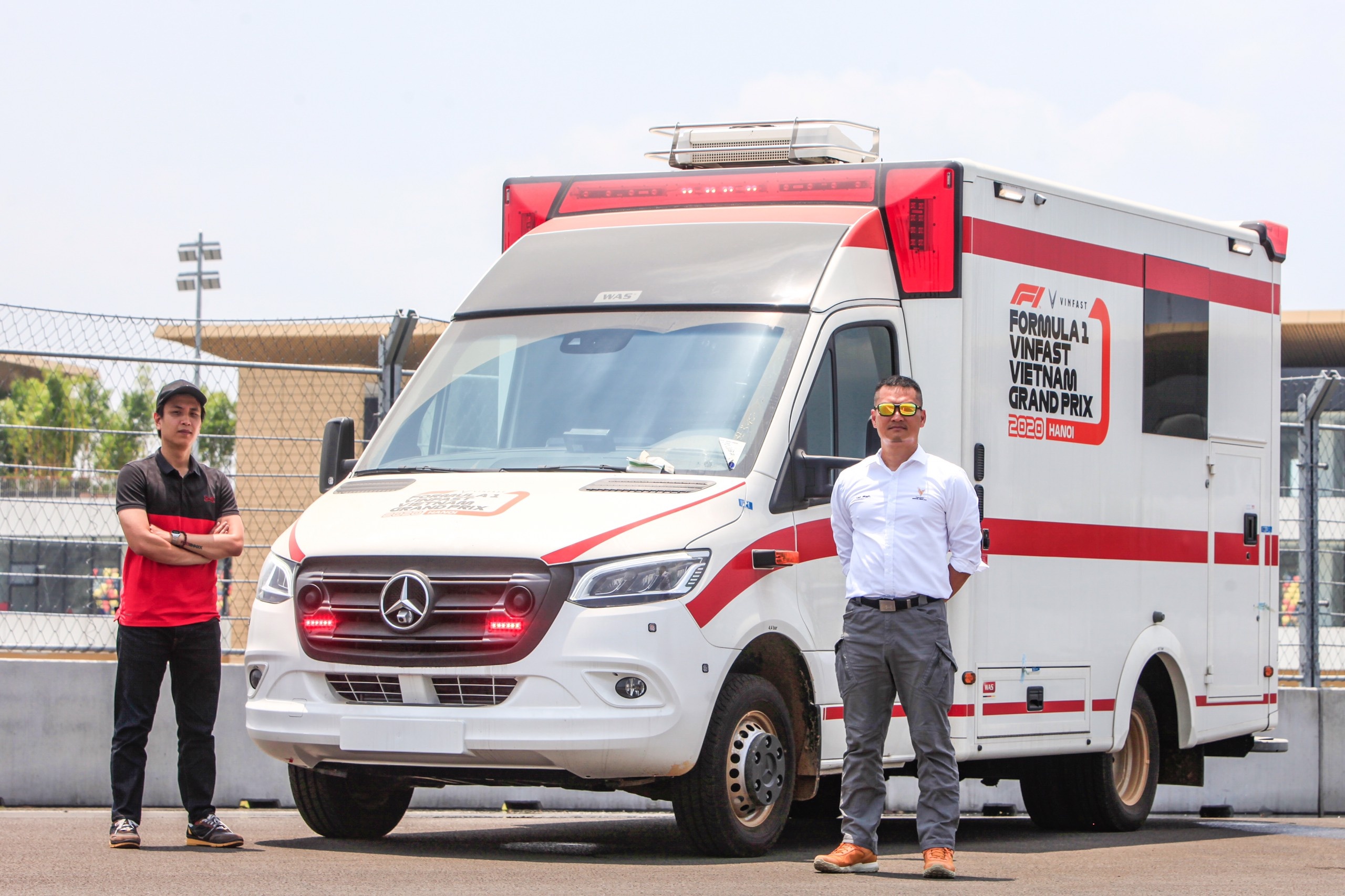 Kham pha xe cuu thuong cua giai dua F1 tai Viet Nam hinh anh