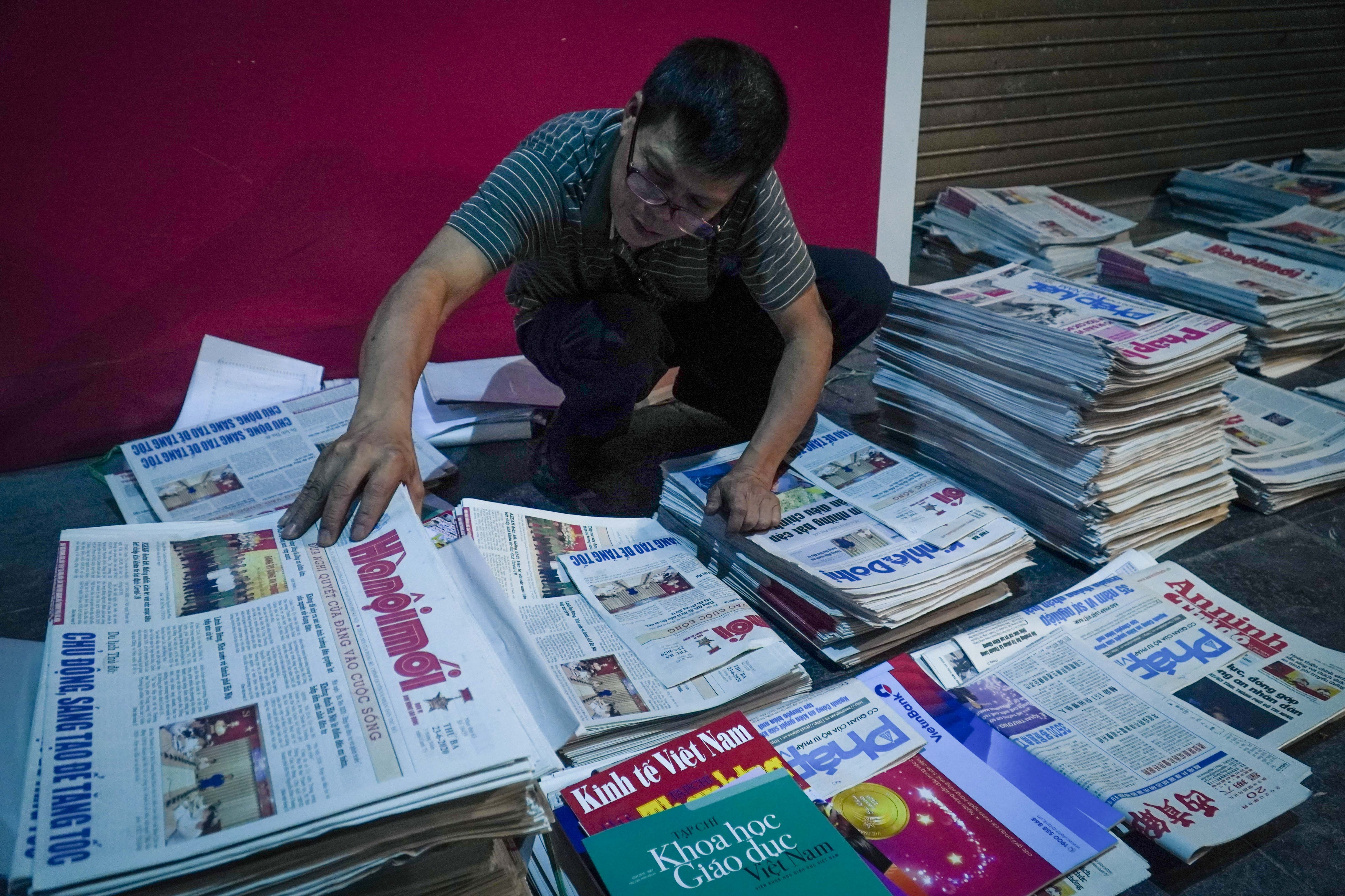 Tat bat phan loai, van chuyen bao tu 4h hinh anh