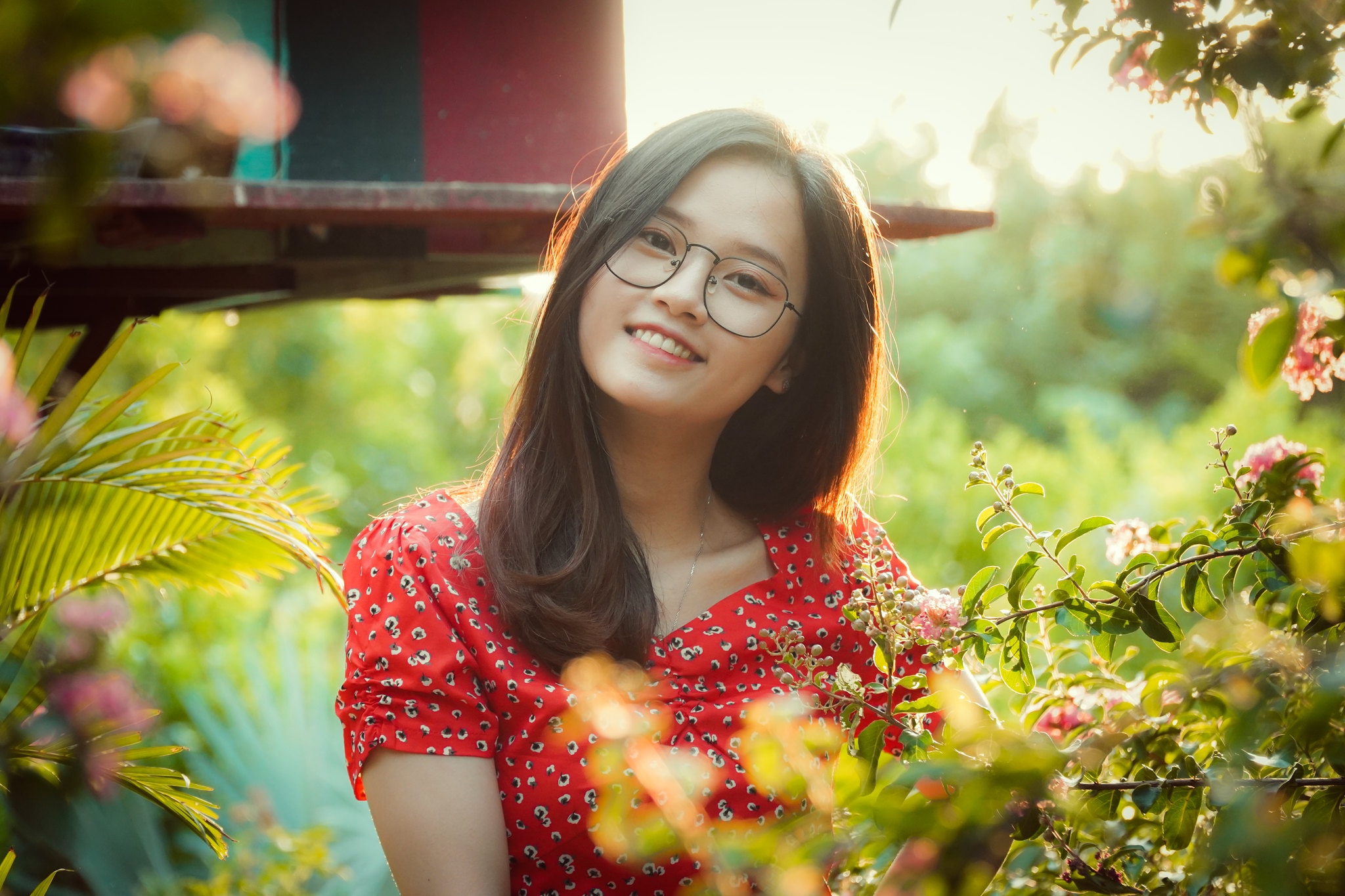 Gioi tre luu giu khoanh khac tai con duong no ro hoa tuong vi hinh anh