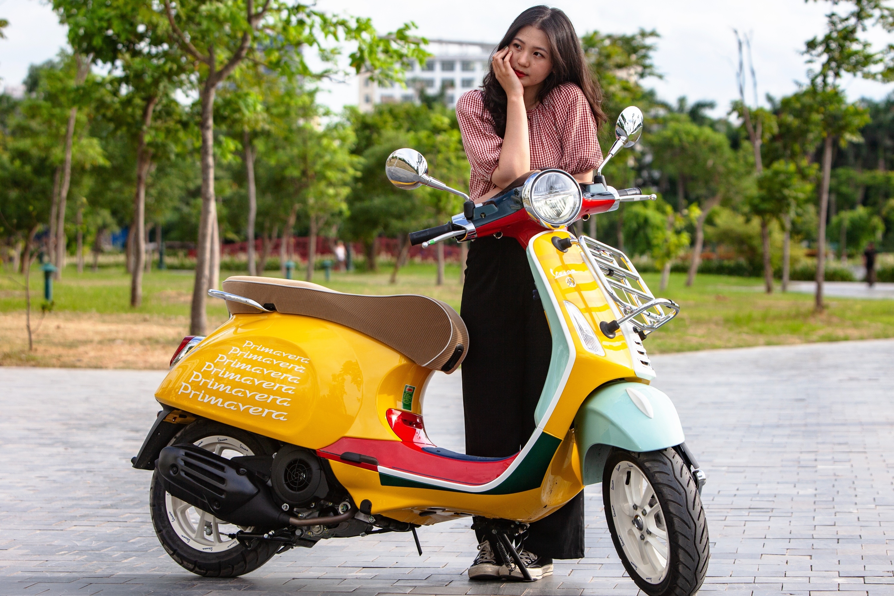 Danh gia Vespa Primavera Sean Wotherspoon - 135 trieu co dang tien? hinh anh