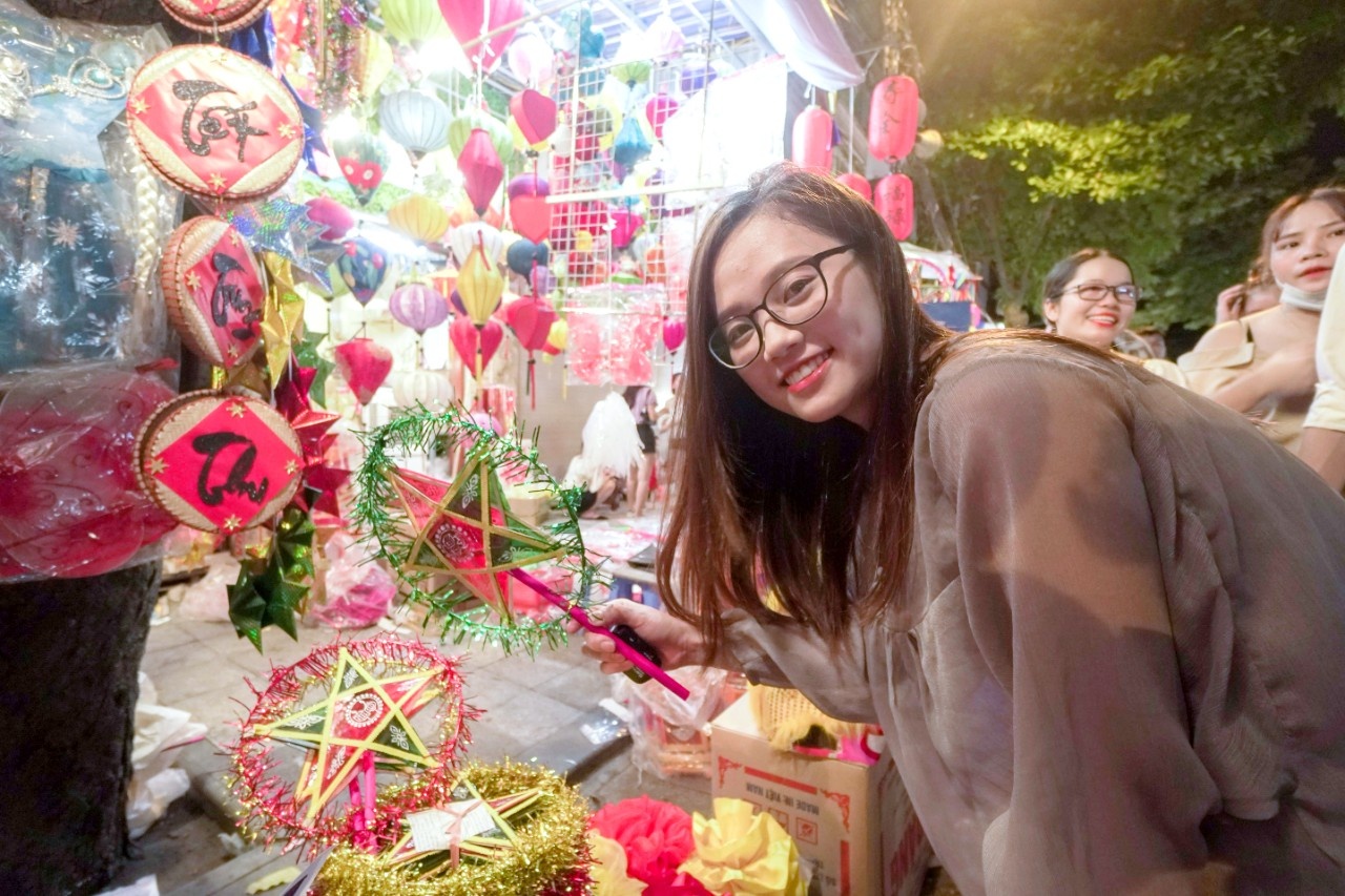 Pho Hang Ma dong nghit toi 0h hinh anh