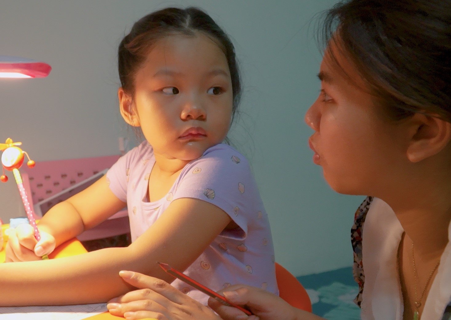 'Toi cang thang day con hoc Tieng Viet 1 den 23h' hinh anh