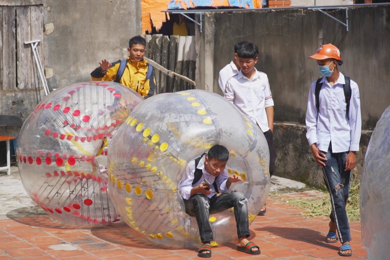 'Truong quay' bo trong canh nha moi xay cua Ba Tan Vlog hinh anh