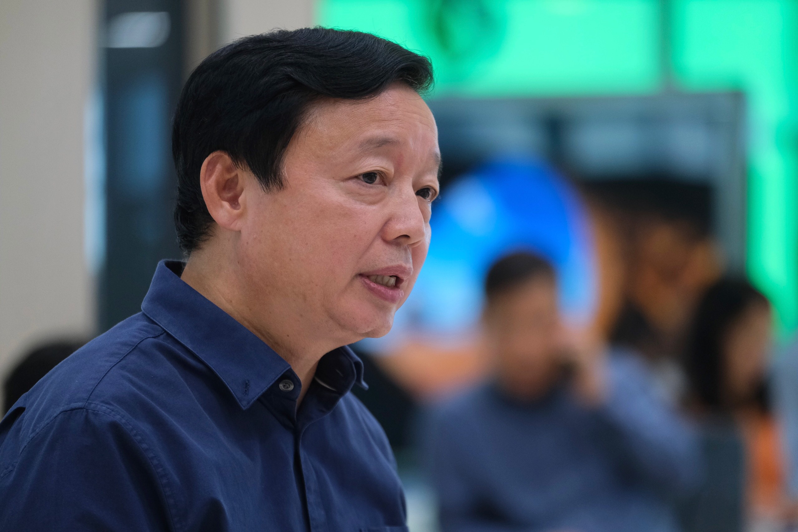 Bo truong Tran Hong Ha: 'Khong the chu quan voi bao so 9' hinh anh