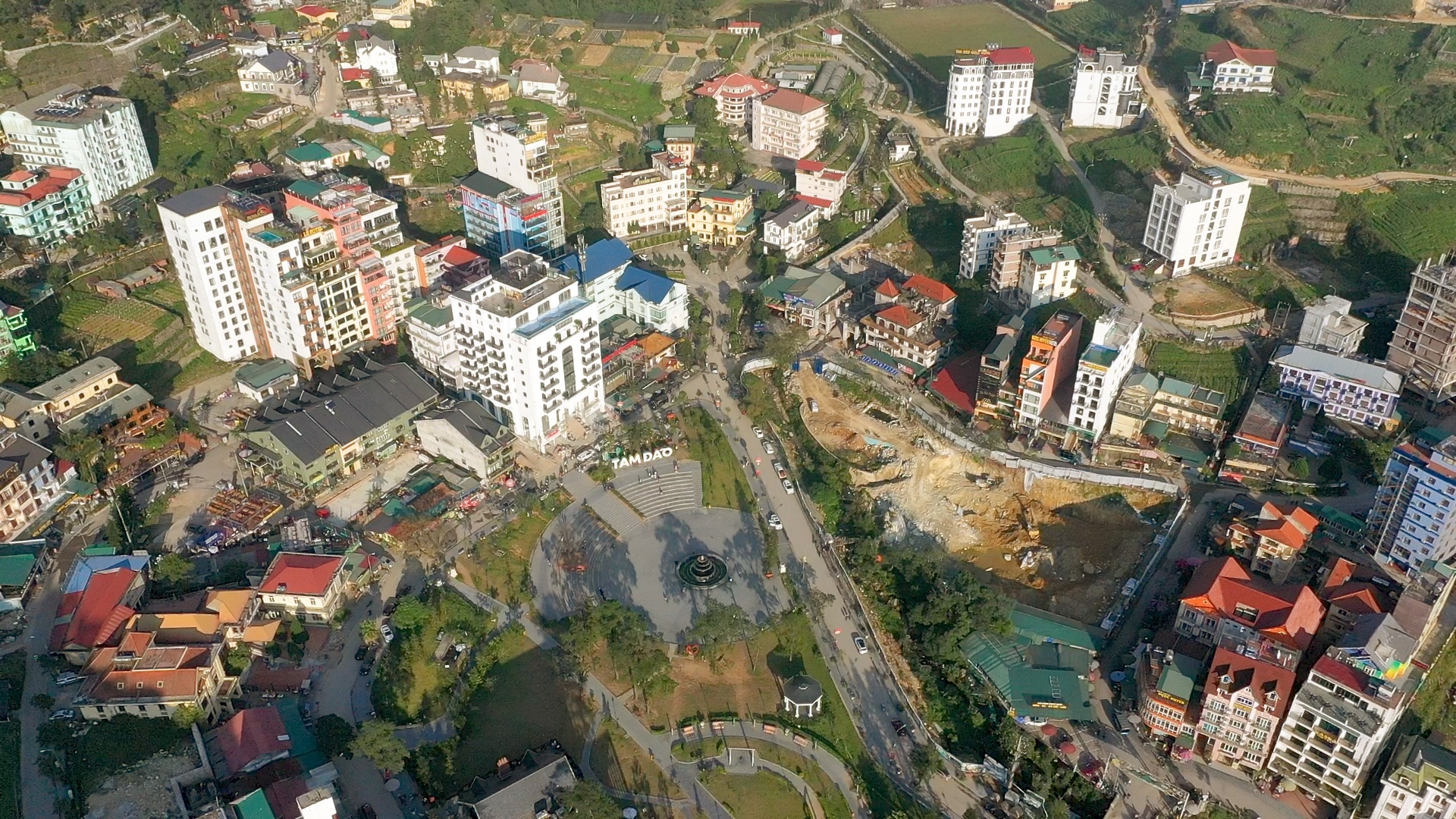 Khoet nui, chat cay de xay khach san tren nui Tam Dao hinh anh