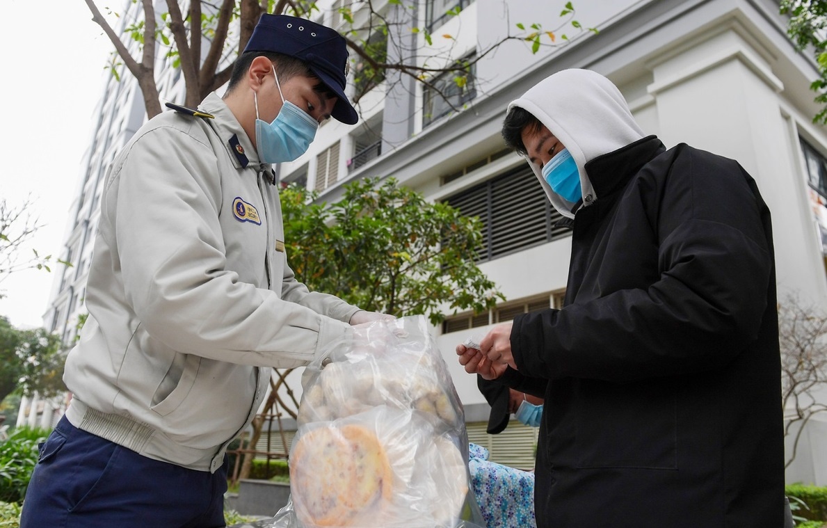 Bi phong toa, cu dan T6 Times City phai ra khach san o hinh anh