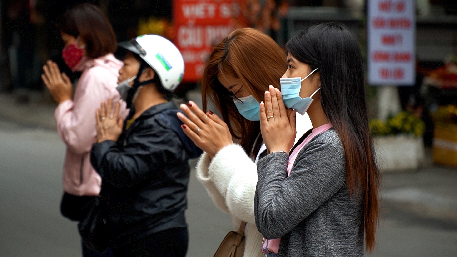 Chua dong cua phong dich Covid-19, nguoi dan van den vai vong hinh anh