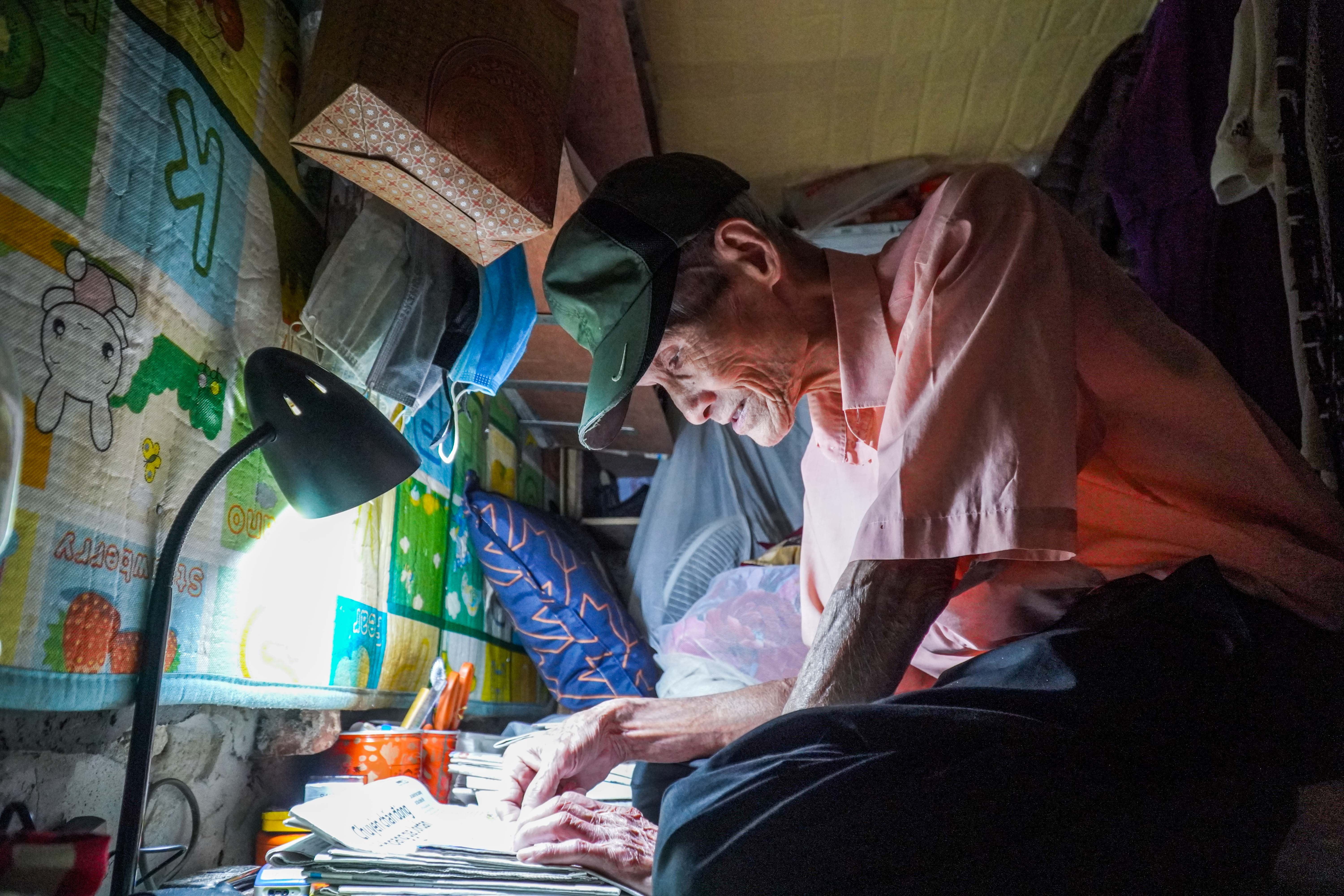 Cuoc song trong can nha 3 m2 o pho co Ha Noi hinh anh